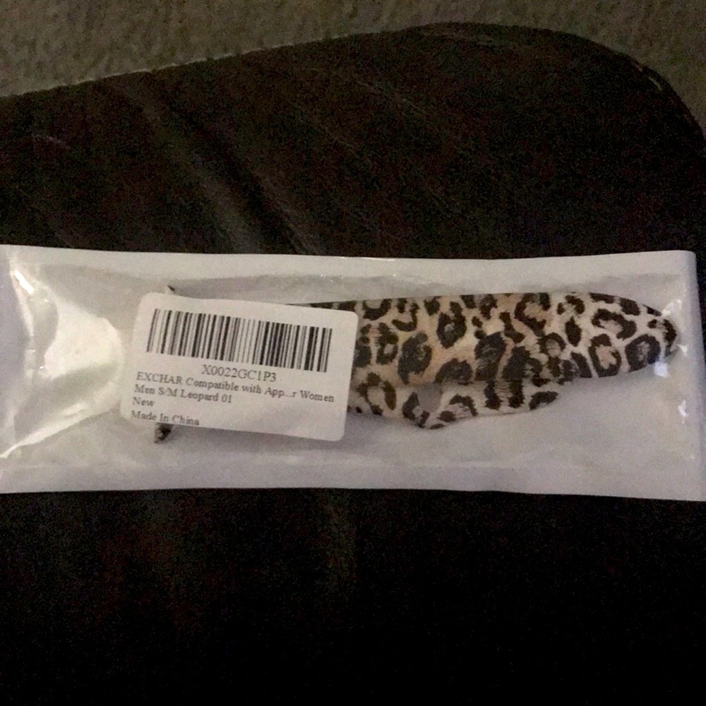 NWT sm/med Apple Watch series 3-5 size 42mm